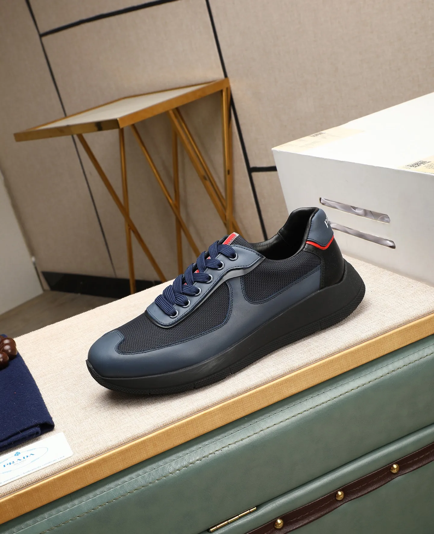 Men's shoes 💰600 Top quality New hot models on the official website, timeless for a century, 🆘 Trendy brand (Prada) mainly promotes hot models, avant-garde and versatile fashion men's shoes private version molding, cowhide surface splicing 1:1 oil edge treatment... fashionable and simple, original imported cowhide lining cowhide feet; the atmosphere and personality are more fashionable, eye-catching and pursuing class, it will subvert the old idea and be a must-have for fashion trendsetters with you! Must keep it for yourself! High-end comfort, high-end quality workmanship. Size: 38-44 Various colors available. full package